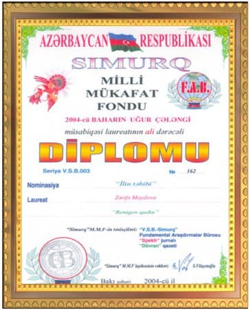 2004 году удостоена диплому лекаря года фондом национальной премии Симург.